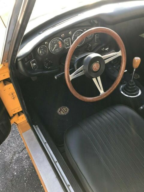 1970 Bronze Yellow MG MGB Coupe