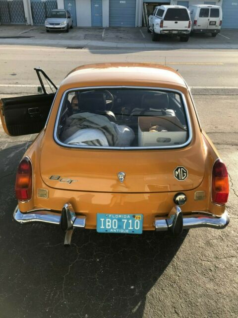 1970 Bronze Yellow MG MGB Coupe