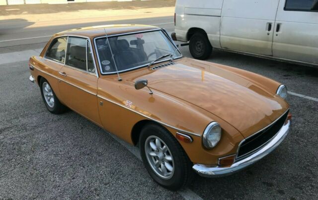 1970 Bronze Yellow MG MGB Coupe