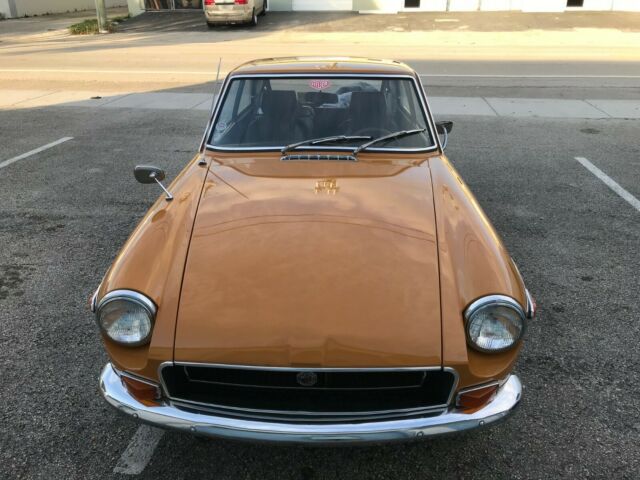 1970 Bronze Yellow MG MGB Coupe