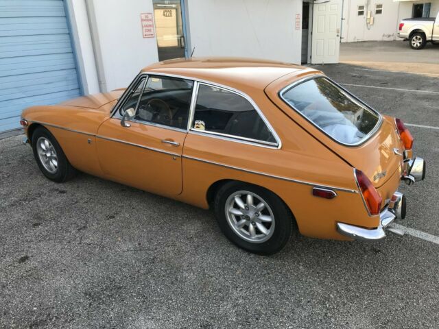 1970 Bronze Yellow MG MGB Coupe