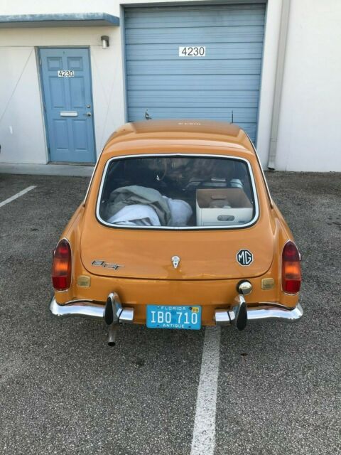 1970 Bronze Yellow MG MGB Coupe