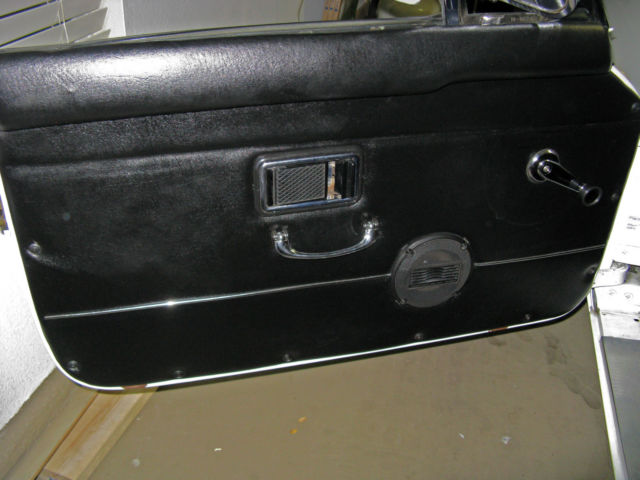 1970 White MG MGB Coupe