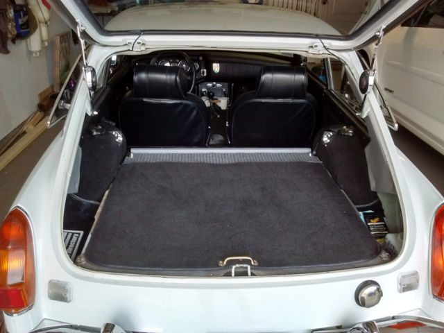 1970 White MG MGB Coupe