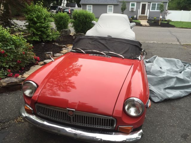 1970 Red MG MGB Convertible