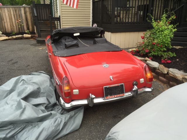1970 Red MG MGB Convertible