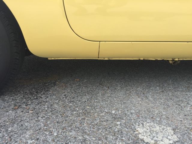 1970 Pale Primrose Yellow MG MGB Convertible