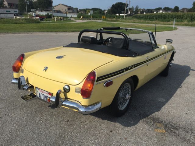 1970 Pale Primrose Yellow MG MGB Convertible
