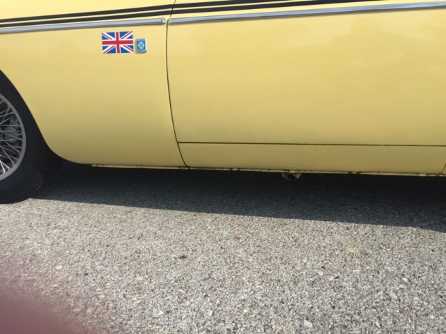 1970 Pale Primrose Yellow MG MGB Convertible