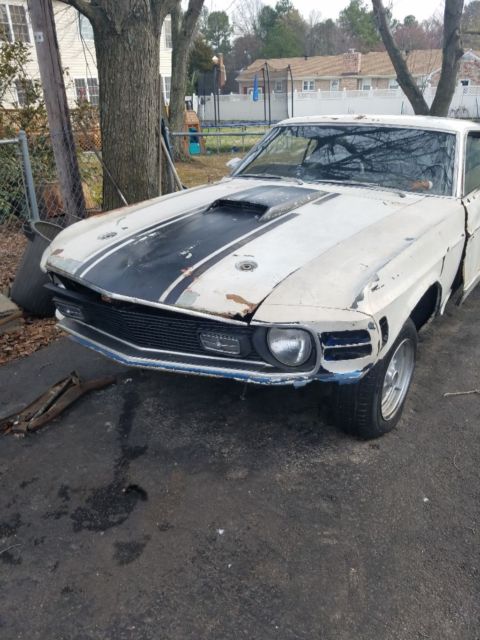 1970 White Ford Mustang Fastback