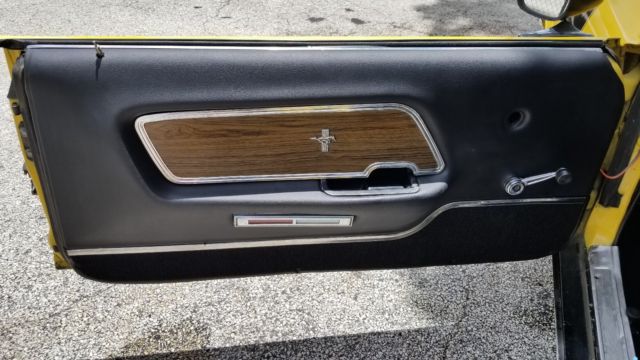 1970 Yellow Ford Mustang Fastback