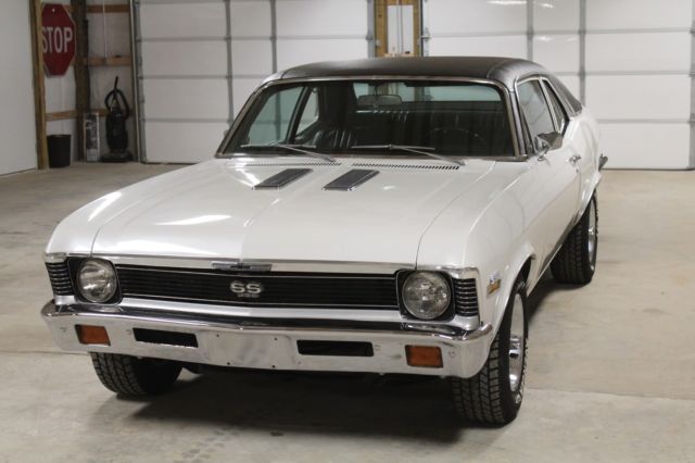 1970 White Chevrolet Nova Coupe