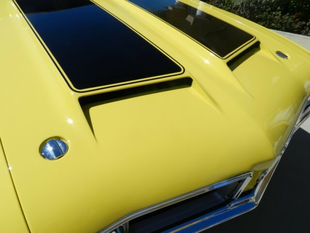 1970 Yellow/Black Oldsmobile Cutlass S W-31 Coupe