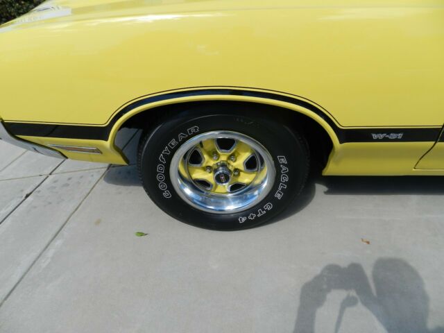 1970 Yellow/Black Oldsmobile Cutlass S W-31 Coupe