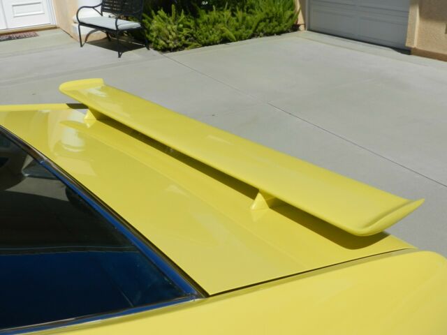1970 Yellow/Black Oldsmobile Cutlass S W-31 Coupe
