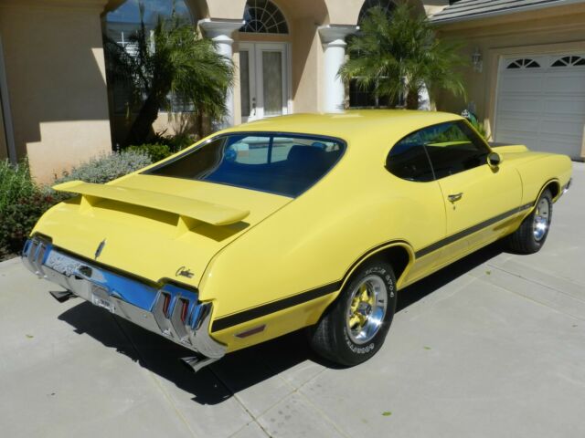 1970 Yellow/Black Oldsmobile Cutlass S W-31 Coupe