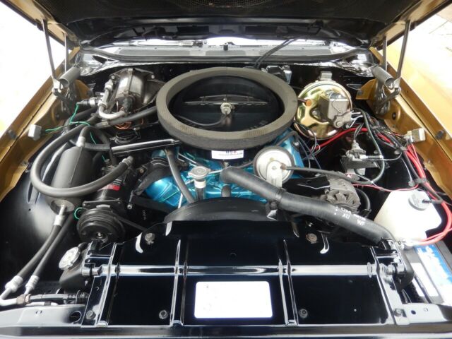 1970 Gold Oldsmobile 442 Sedan