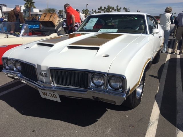 1970 White gold stripe Oldsmobile 442 Hardtop
