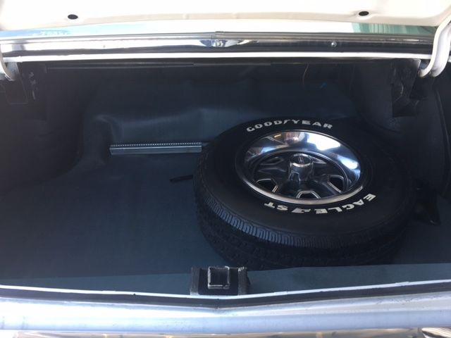 1970 White gold stripe Oldsmobile 442 Hardtop