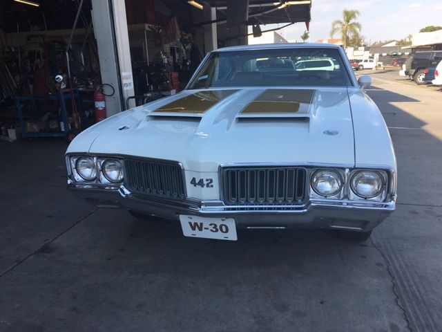 1970 White gold stripe Oldsmobile 442 Hardtop