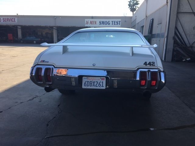 1970 White gold stripe Oldsmobile 442 Hardtop