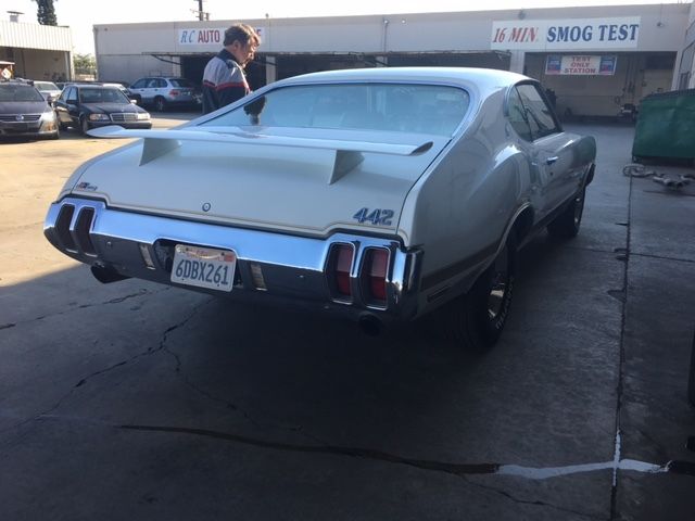 1970 White gold stripe Oldsmobile 442 Hardtop
