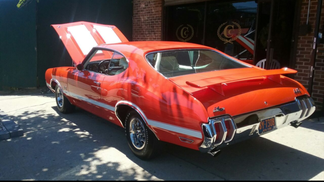 1970 Red Oldsmobile 442 Coupe