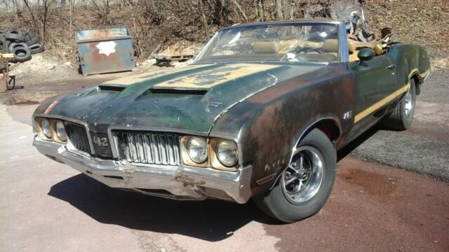 1970 Sherwood green Oldsmobile 442 Convertible