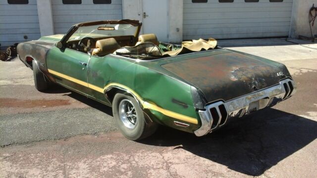 1970 Sherwood green Oldsmobile 442 Convertible