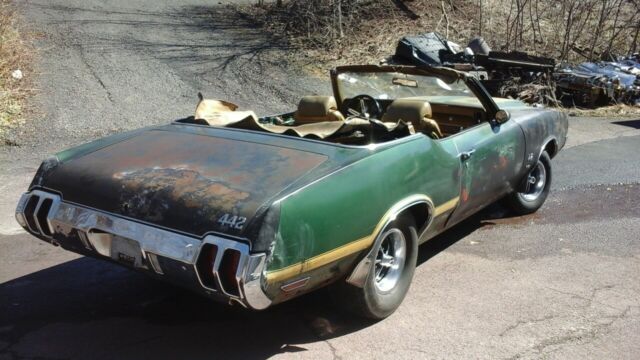 1970 Sherwood green Oldsmobile 442 Convertible
