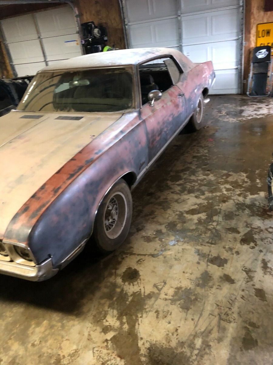 1970 Green Oldsmobile Cutlass Coupe