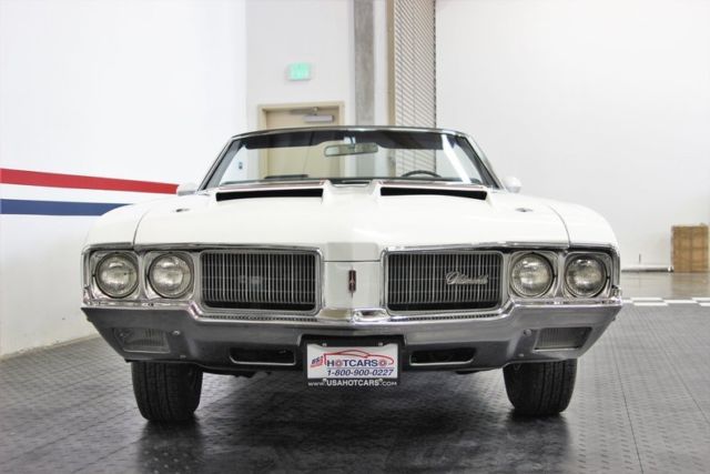 1970 White Oldsmobile Cutlass Pacecar Convertible