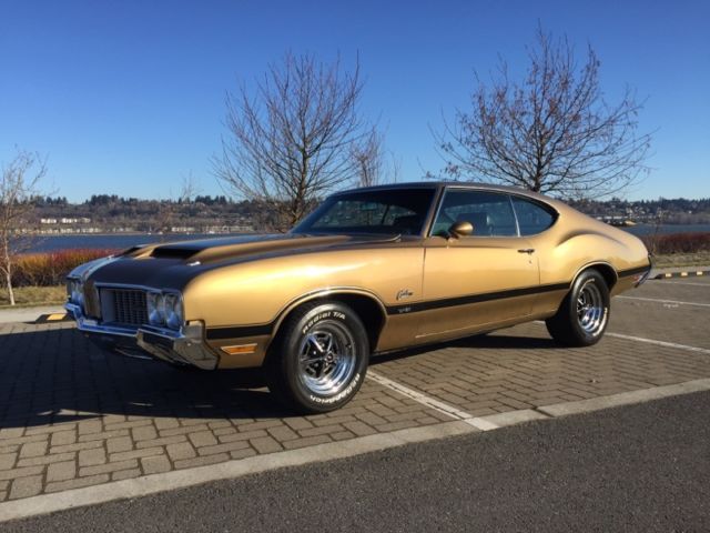1970 Gold Oldsmobile Cutlass