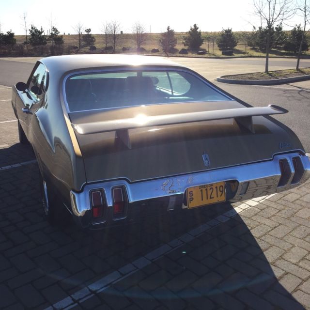 1970 Gold Oldsmobile Cutlass