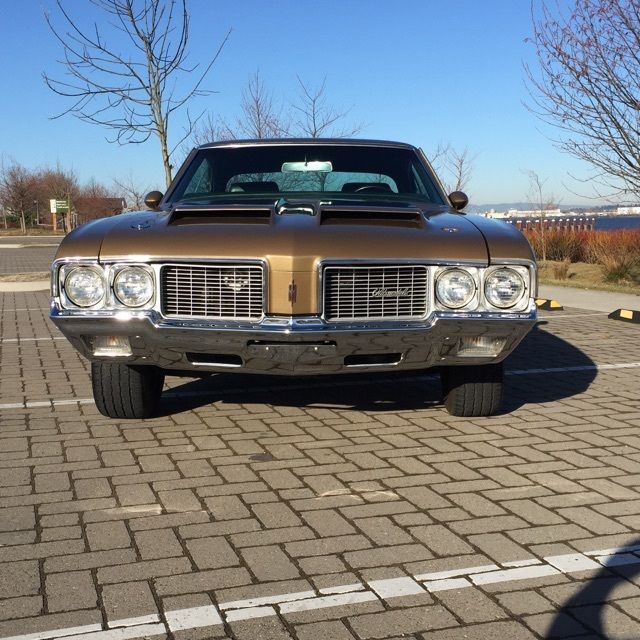 1970 Gold Oldsmobile Cutlass
