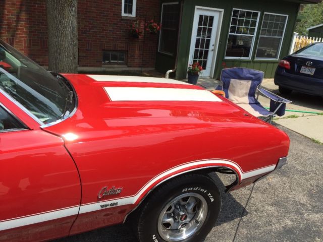 1970 Red Oldsmobile Cutlass Coupe