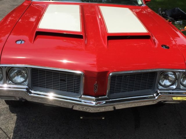 1970 Red Oldsmobile Cutlass Coupe
