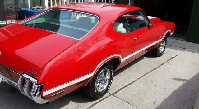 1970 Red Oldsmobile Cutlass Coupe