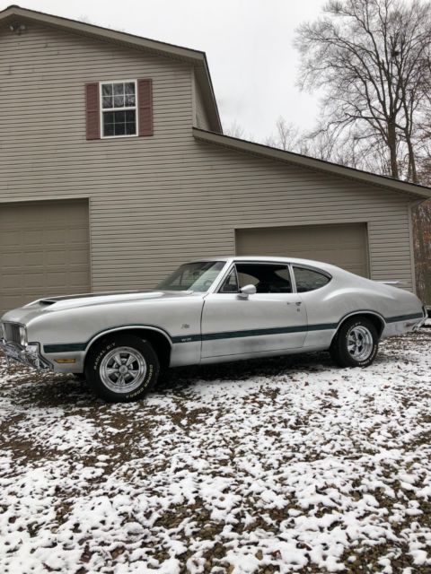 1970 Silver Oldsmobile 442 Coupe