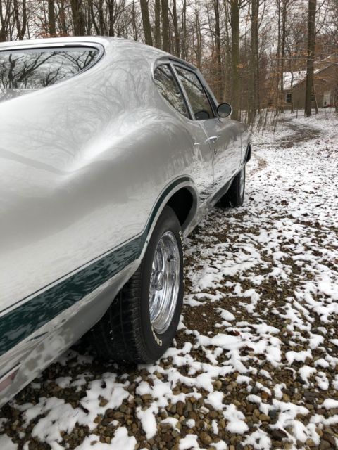1970 Silver Oldsmobile 442 Coupe