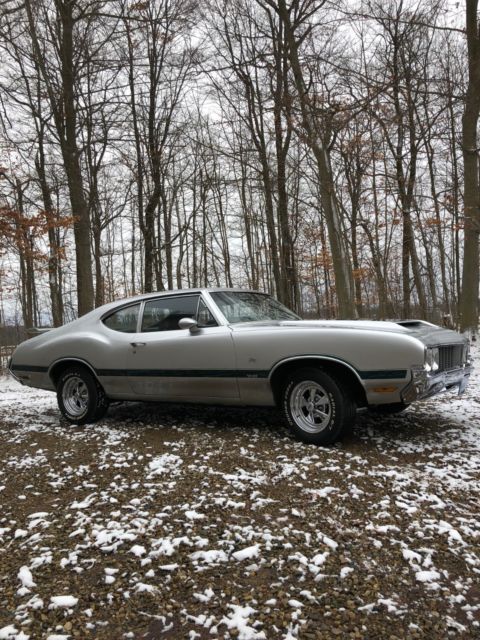 1970 Silver Oldsmobile 442 Coupe