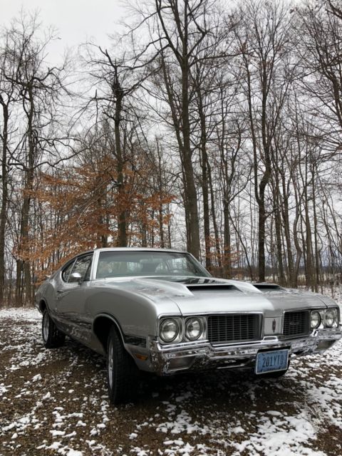 1970 Silver Oldsmobile 442 Coupe
