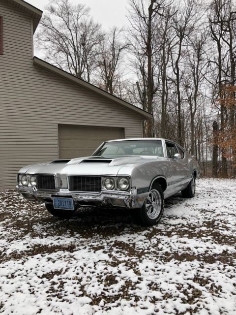 1970 Silver Oldsmobile 442 Coupe