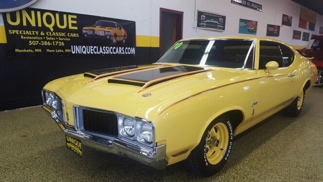 1970 Yellow Oldsmobile Cutlass Coupe