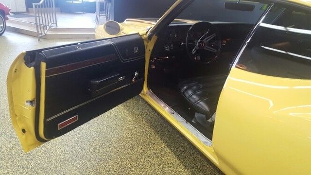 1970 Yellow Oldsmobile Cutlass Coupe