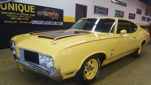 1970 Yellow Oldsmobile Cutlass Coupe