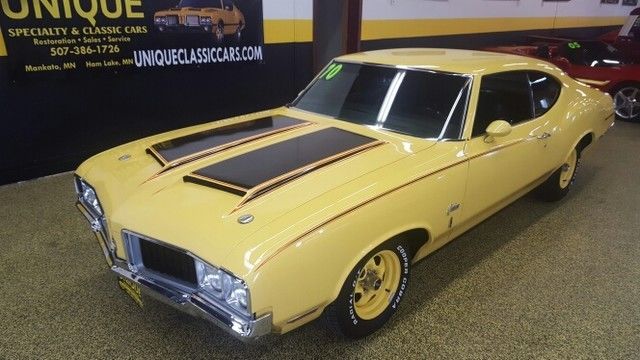 1970 Yellow Oldsmobile Cutlass Coupe