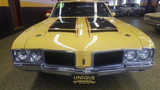 1970 Yellow Oldsmobile Cutlass Coupe