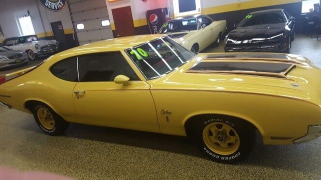 1970 Yellow Oldsmobile Cutlass Coupe