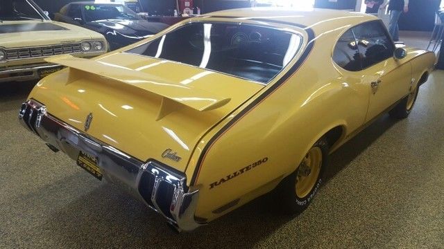 1970 Yellow Oldsmobile Cutlass Coupe